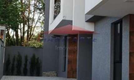 Sobrado à venda em localização privilegiada: 3 quartos, 2 suítes, 3 salas, 4 banheiros, 2 vagas de garagem - 135,33m²!