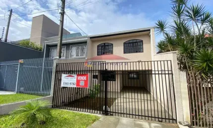 Sobrado à venda em Curitiba-PR, no bairro Boa Vista: 3 quartos, 1 suíte, 2 salas, 4 banheiros, 2 vagas, 215,34 m². Venha conferir!