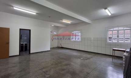Casa comercial no Uberaba, Curitiba-PR: 2 Salas amplas, 2 Banheiros, 2 Vagas e 100m² de Área
