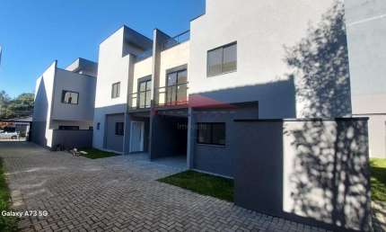 Sobrado à venda em Curitiba-PR, bairro Uberaba: 3 quartos, 1 suíte, 2 salas, 1 banheiro, 2 vagas de garagem, 124,65m²