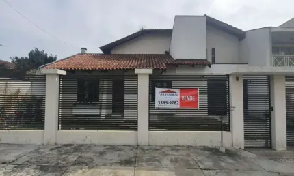 Excelente residência em 2 pavimentos à venda no bairro uberaba-curitiba-pr