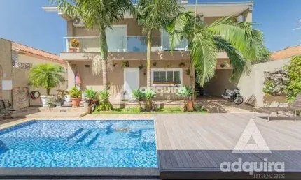 Casa com piscina à venda contendo 4 quartos na Vila Estrela