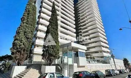 Apartamento à venda, com 3 suítes e 4 vagas de garagem no Centro de Ponta Grossa, PR