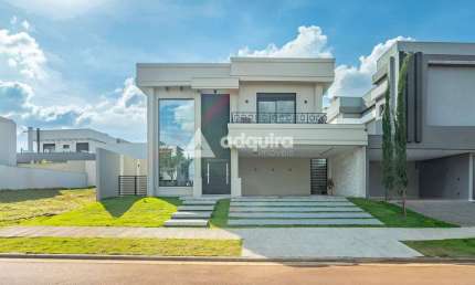 Casa à venda no condomínio Alphaville, contendo 3 suítes.