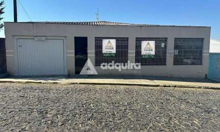 Ampla casa à venda, no começo de Uvaranas, contendo 4 quartos, com fácil acesso a pontos comerciais