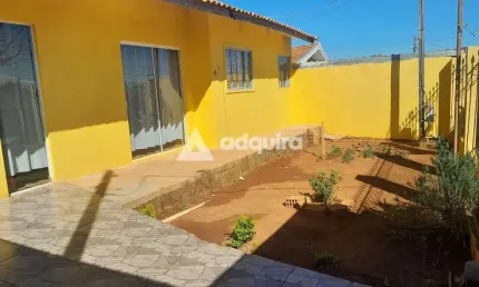 Casa à Venda no NÚCLEO SANTA PAULA. Com 2 quartos (sendo um deles uma suíte), 2 banheiros, 2 vagas