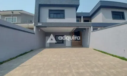 Lindo Sobrado à venda, Jardim Carvalho, Ponta Grossa, PR. Sobrado com 3 quartos (1 suíte), quintal,