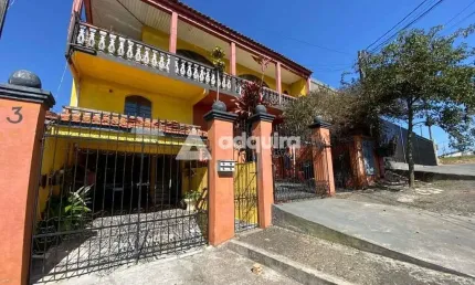 Casa com 3 quartos à venda na Rua Barão de Penedo, Boa Vista, Ponta Grossa
