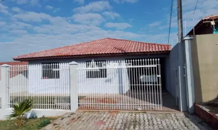 Casa Térrea à venda, 03 quartos (01 suíte), 03 banheiros, 160m² de área útil e 429m² de terreno. Vi