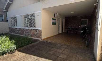 Casa Bem Localizada no Bairro Giovannini 4 Quartos !
