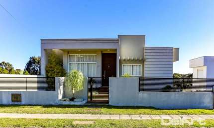 CASA RESIDÊNCIAL EM CONDOMÍNIO FECHADO (alto padrão) - Com PISCINA AQUECIDA em Mafra/SC - 237.00m2 de construção - 535,00m2 de Terreno.
