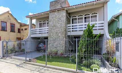 CASA DE 02 PAVIMENTOS - ÁREA DE 257,70m2 - CENTRO - RIO NEGRO/PR