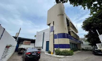 Prédio à venda com 334,61 m² de área útil na Imbiribeira, Recife/PE.