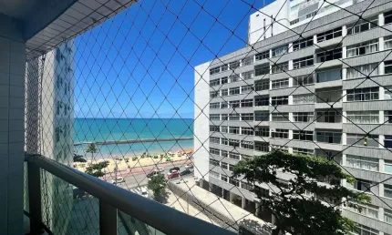 Excelente apartamento no trecho mais valorizado e desejado da rua dos Navegantes, e ainda com uma vista incrível do mar.