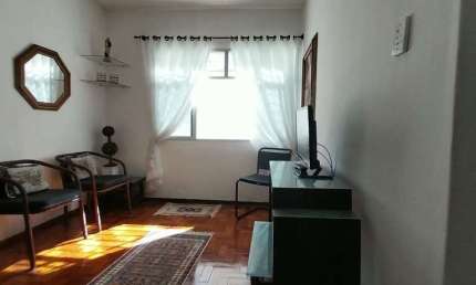 Apartamento à venda, mobiliado com 01 quarto, 34,28 m² e 100 m² da praia de Boa Viagem.