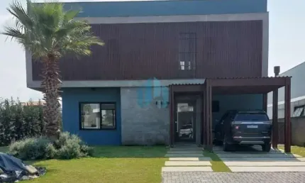 Linda Casa de Alto Padrão, Localizada no Condomínio Aqualina, Araçatuba | Garopaba - SC