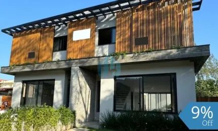 Belas Casas Novas, Localizadas no Loteamento Panorâmico, no Centro de Garopaba!