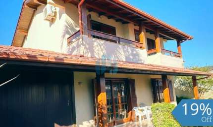 Bela Casa Localizada a 3 Quadras da Avenida Central, Centro | Garopaba - SC