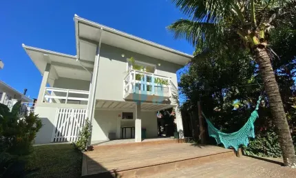 Bela Casa Próxima à Lagoa e Dunas, Bairro Costa de Macacu, em Garopaba!