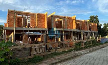 Belas Casas com Vista p/ Lagoa da Ibiraquera, Bairro Campo Duna, em Garopaba!