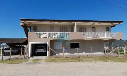 Imóvel Residencial e Comercial Localizado no Loteamento Village, em Garopaba!