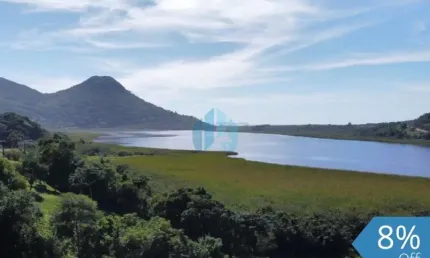 Área de Terras com Vista p/ Lagoa, Localizada no Bairro Costa de Macacu, em Garopaba!