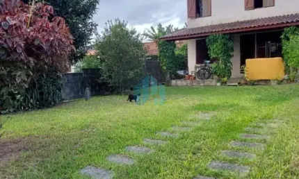 Casa em Amplo Pátio Localizada no Bairro Ambrósio, em Garopaba!