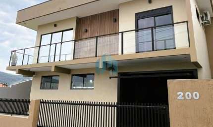 Casa Localizada no Loteamento Quinta dos Açores, Bairro Ambrósio, em Garopaba!