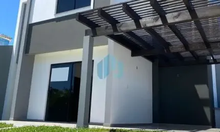 Bela Casa Nova Localizada no Loteamendo Pedra Branca, a Poucos Minutos do Centro de Garopaba!