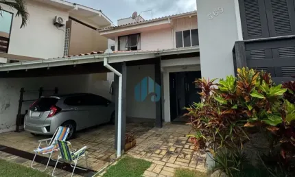 Bela Casa Localizada no Loteamento Panorâmico, no Centro de Garopaba!