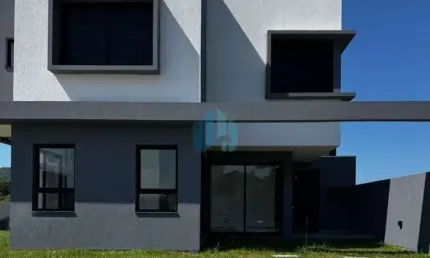 Belos Sobrados no Loteamento Vila do Campo, a Poucos Minutos do Centro de Garopaba!