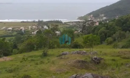 Amplo Terreno com Vista Permanente p/ Praia, Localizado a 1 km da Praia da Gamboa!