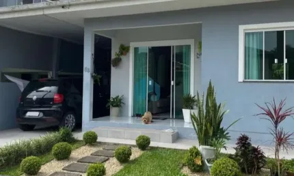 Bela Casa a 1,4 km da Praia Central de Garopaba, Bairro Pinguirito.