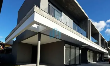 Sobrados de Alto Padrão no Residencial Flamboyant, a 200 m da Praia, Loteamento Morrinhos, em Garopaba!