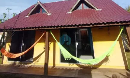 Imóvel no Bairro Ibiraquera, com Amplo Terreno, em Imbituba!