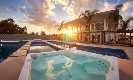 Lote no condomínio aqualina lake club, com fundos p/ lago, entre as praias do rosa, ibiraquera e garopaba!