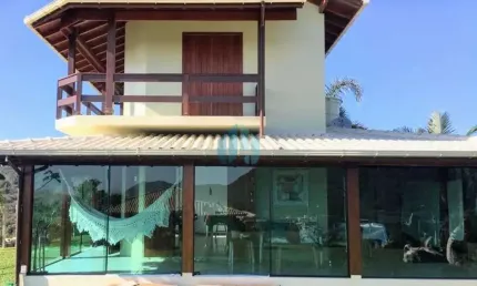 Linda Casa Próxima às Dunas do Siriú, Localizada no Bairro Areias de Macacu, em Garopaba!