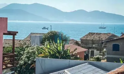 Casa no Centro Histórico, a Apenas 200 m da Praia Central de Garopaba!