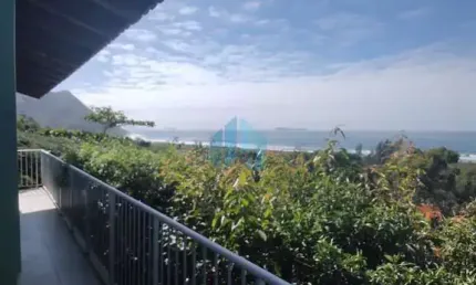 Bela Casa com Linda Vista p/ Mar, Lagoa e Dunas, Bairro Siriú, em Garopaba!