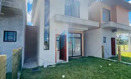 Bela casa nova localizada no loteamento campo duna, em imbituba.