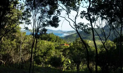 Amplo Terreno Localizado na Praia do Siriú, em Garopaba, com Linda Vista p/ Mar.