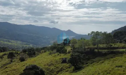 Terreno com 4 Hectares, com Vista p/ Lagoa e Mar, Localizado no Bairro Macacu, em Garopaba!