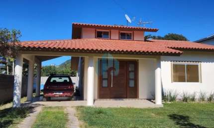 Bela Casa Localizada Próxima as Dunas do Siriú, em Garopaba!