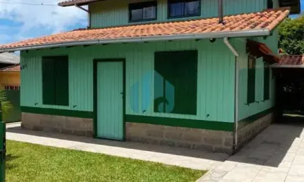 Casa Localizada no Bairro Ambrósio, em Garopaba, Próxima ao Centro da Cidade!