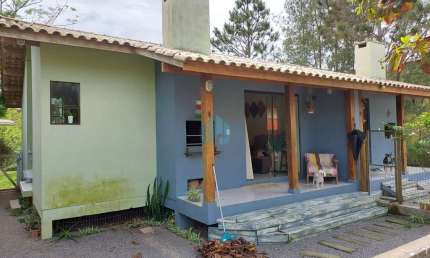 Duas Casas Localizadas na Praia da Ferrugem, em Garopaba, a 200 m do Mar e do Centrinho da Ferrugem!