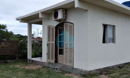 Casa Localizada no Bairro Ibiraquera, em Imbituba, Próxima à Ponta da Piteira.