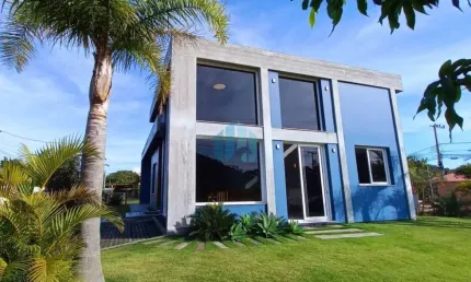 Linda Casa Localizada a Poucos Metros da Praia do Ouvidor e 5 min da Praia do Rosa, Bairro Grama, em Garopaba!