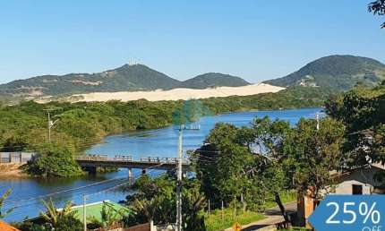 Casa com Linda Vista p/ Mar, Lagoa e Dunas, no Bairro Siriú, em Garopaba!