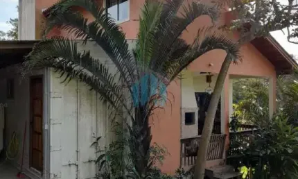 Casa Próxima à Lagoa de Ibiraquera e ao Centrinho do Rosa, Bairro Ibiraquera, em Imbituba.