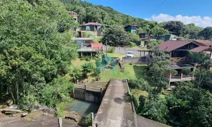 Imóvel Localizado a 900 m da Praia da Gamboa, em Garopaba!